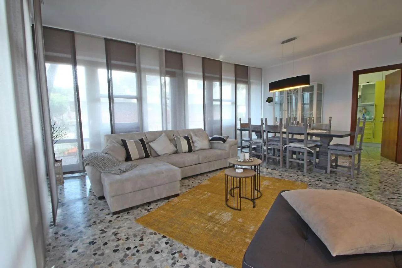 Appartamento Dei Ronchi Marina di Massa Apartamento