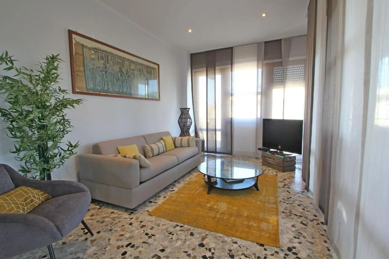 Apartment Appartamento Dei Ronchi Marina di Massa