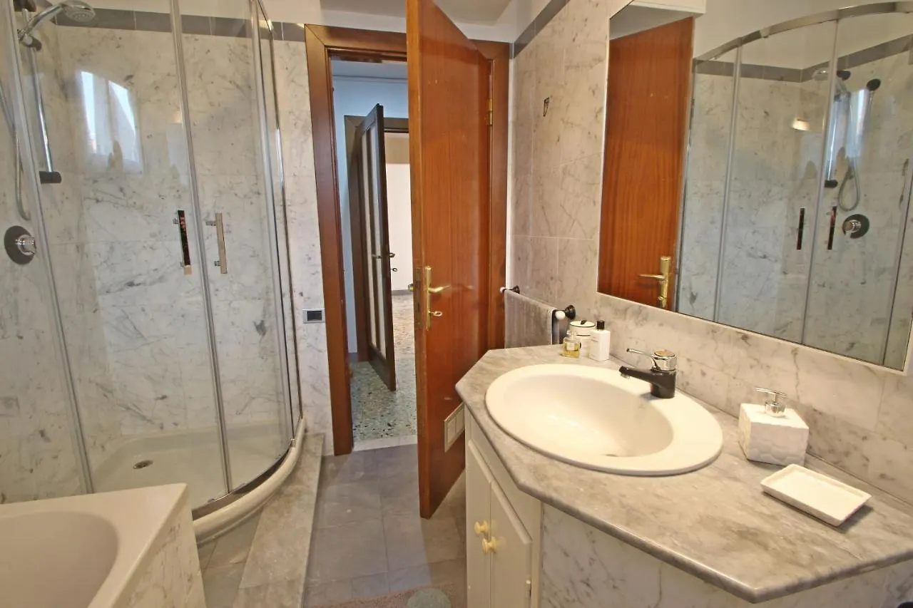 Apartment Appartamento Dei Ronchi Marina di Massa Italy