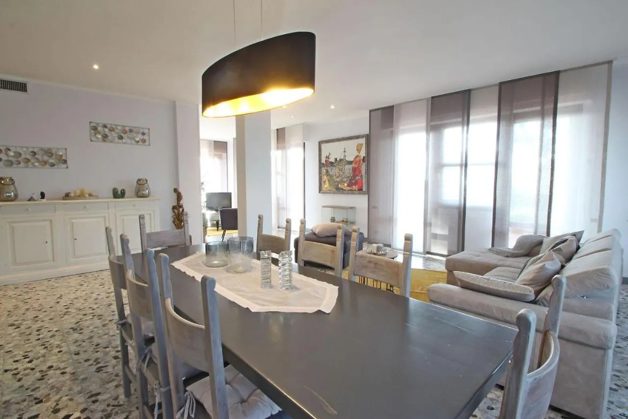 Appartamento Dei Ronchi Marina di Massa Apartment